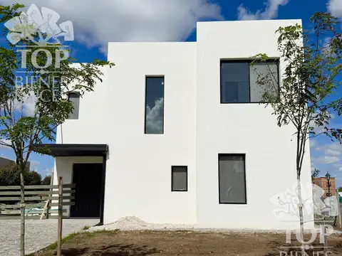 Casa 6 ambientes con 4 baños