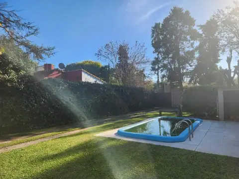 Casa 4 ambientes con 2 baños