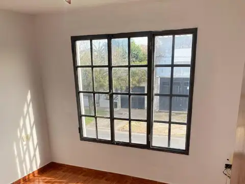 Amplia casa en venta en Los Hornos