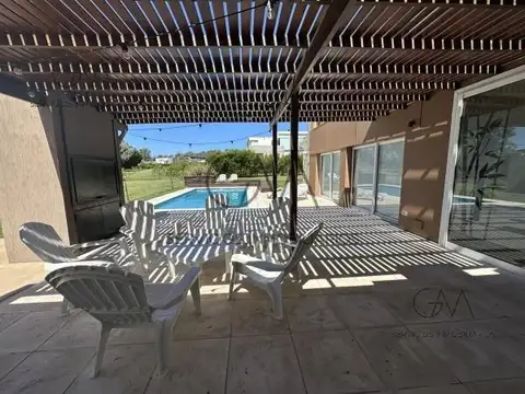 Casa en Venta con 4 cocheras