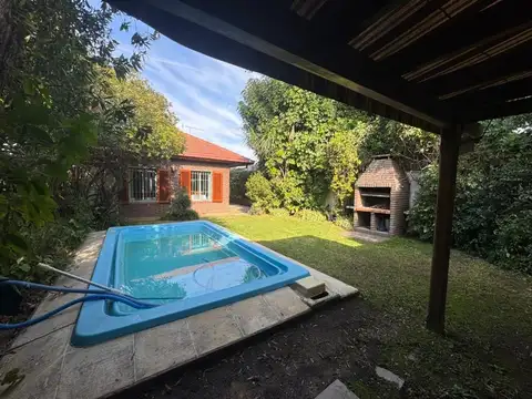 VENTA CASA CON PILETA