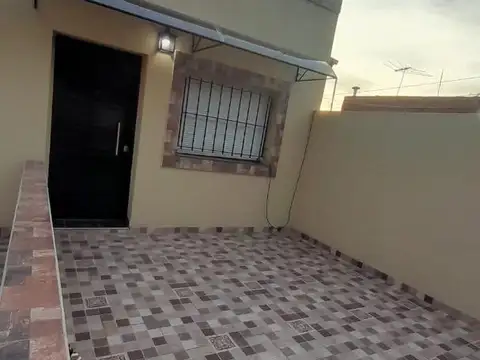 Depto Tipo Casa en Alquiler de 2 ambientes