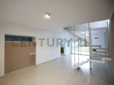 Casa en Alquiler con 1 cochera