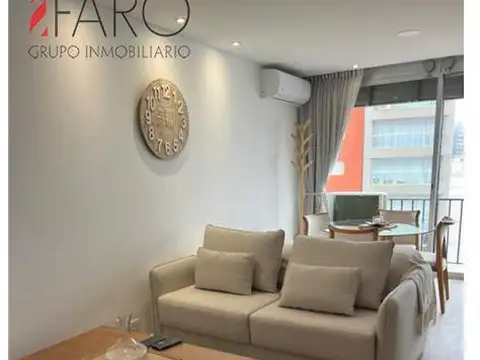 Apartamento con balcón y vista al puerto