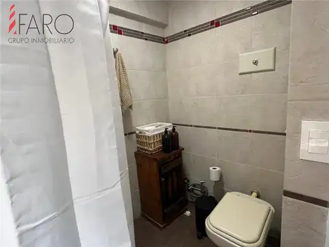 Apartamento con balcón y vista al puerto