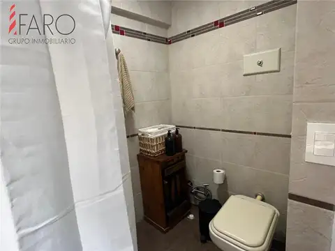 Apartamento con balcón y vista al puerto