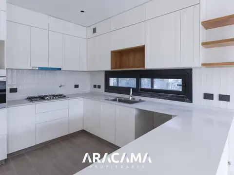 Casa en Venta en Countries y Barrios Cerrados en Esteban Echeverria, USD 650.000