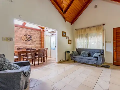 Casa en Venta con 2 cocheras