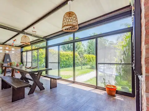 Casa en Venta de 3 dormitorios con piscina en Funes