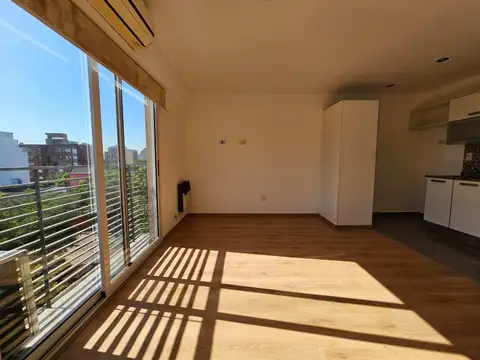 VENTA MONOAMBIENTE CON BALCON MORON CENTRO