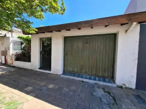 VENTA CASA AMERICANA 3 AMB CON PATIOS Y COCHERA