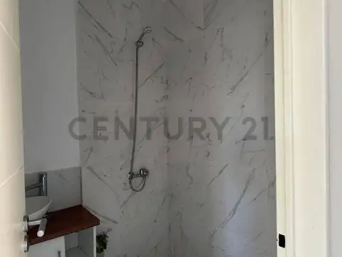 Casa en Alquiler con 1 cochera