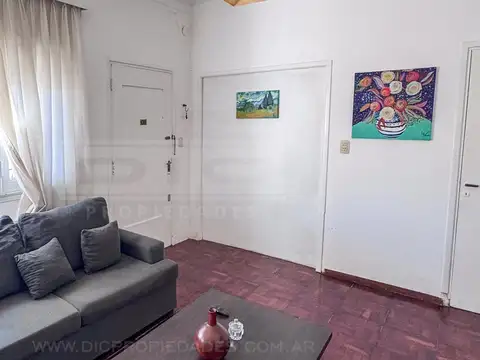 Valentin Vergara al 3900 entre C. Pellegrini y Bolivia