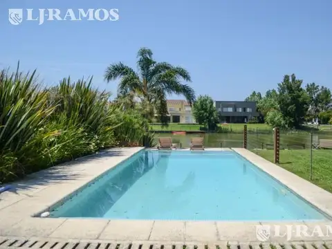 Casa 7 ambientes con 2 baños