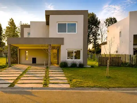 Casa 5 ambientes con 3 baños