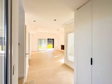 Venta | CASA 5 AMBIENTES A ESTRENAR | Santa Ana, Villanueva | Climatización central | Pileta