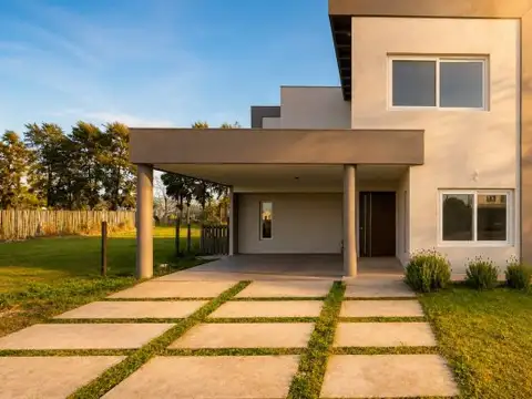 Venta | CASA 5 AMBIENTES A ESTRENAR | Santa Ana, Villanueva | Climatización central | Pileta