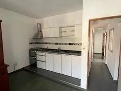 Casa 5 ambientes con 1 baño