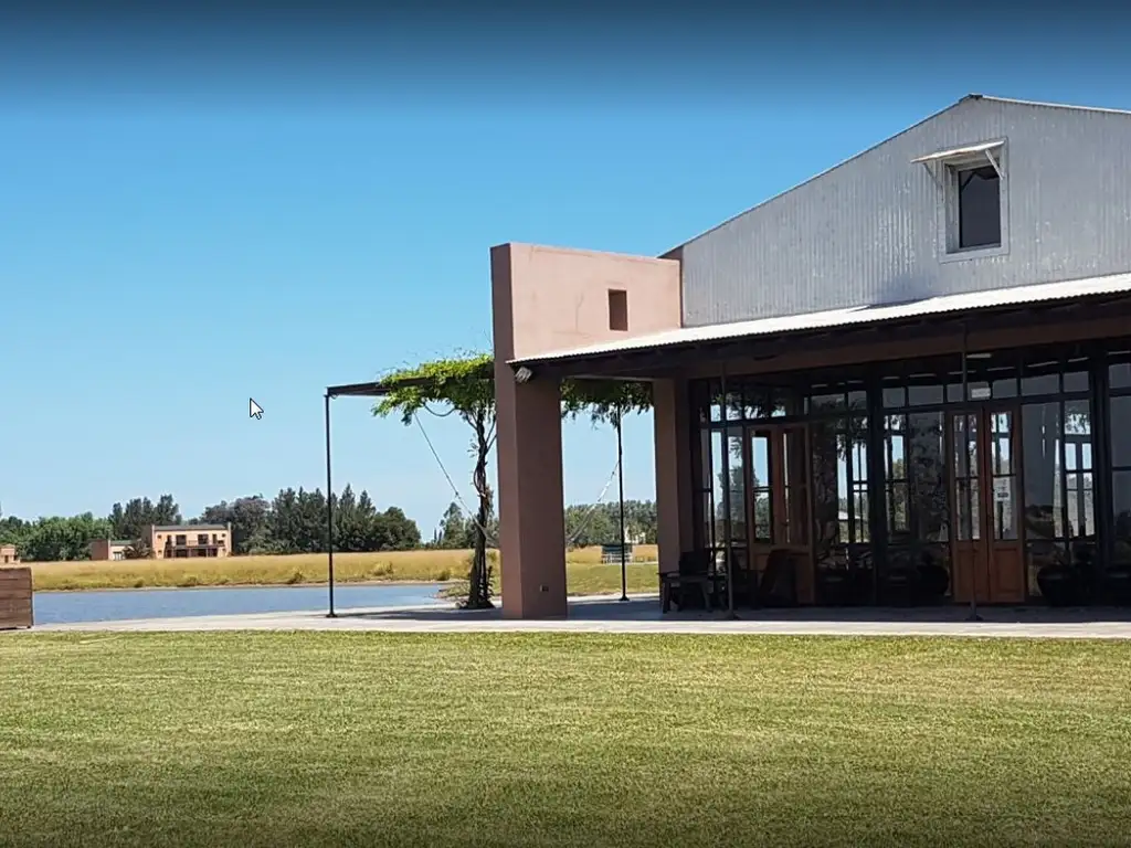 Áreas comunes piscina, club-house en Laguna Vitel