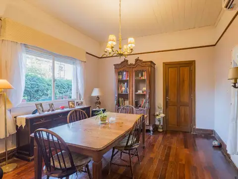 Venta casa Coghlan 5 ambientes patio