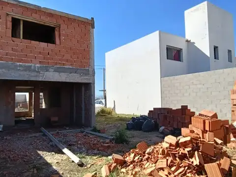 VENDE DUPLEX 2 DORMITORIOS VALLE CERCANO