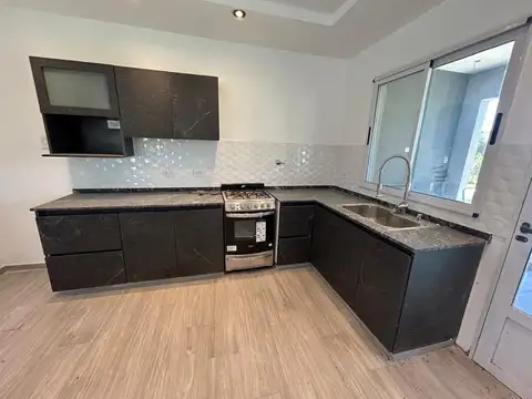Casa 6 ambientes con 4 baños
