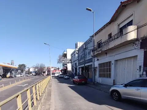Local en Alquiler Via Pública