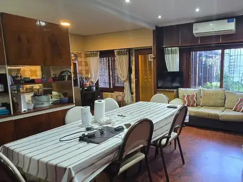 Casa 7 ambientes con 4 baños