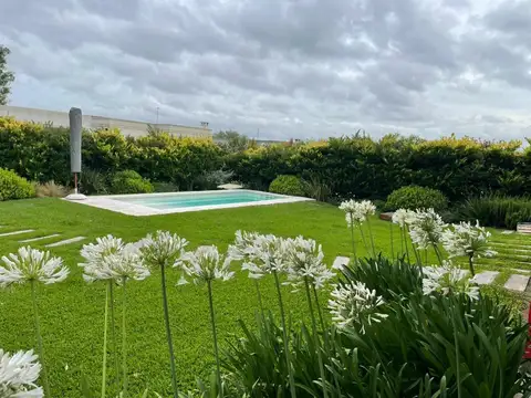 Venta Casa 4 ambientes en Santa Elena, Pilar del Este, Pilar