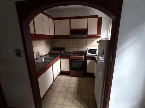 Casa en Alquiler con 3 cocheras
