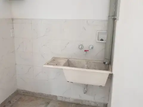 2 ambientes en planta baja con patio