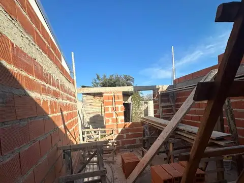Casa 2 ambientes con 1 baño