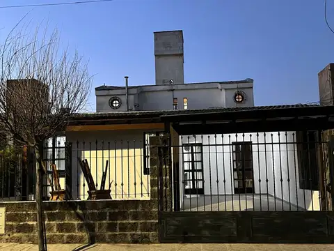 Venta casa rene favaloro sud 3dormitorios 2plantas