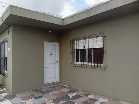 CASA 4 AMBIENTES EN ALQUILER, BENAVIDEZ