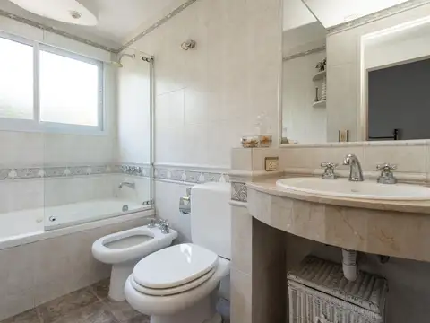 Venta Casa cuatro ambientes en Club de Campo La Martona Cañuelas. Totalmente amueblada