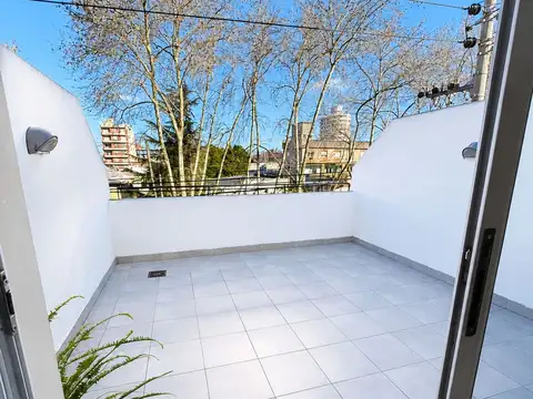 ALQUILER MONOAMBIENTE CON BALCON TERRAZA EN VARELA