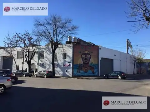 Galpón - Depósito de 1100 m2. en Barracas - ALQUILER Y VENTA