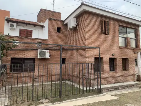 Casa en Venta con 4 cocheras