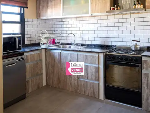 Casa en Venta con 2 cocheras
