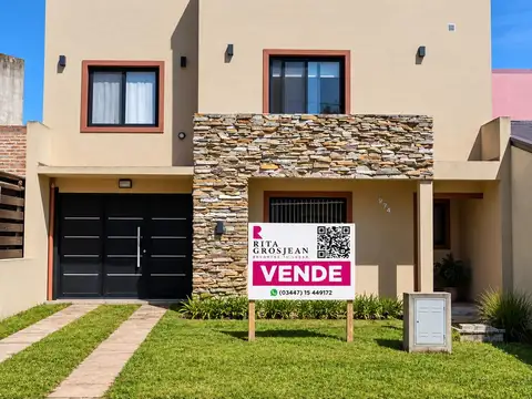 Casa moderna de 2 plantas con piscina en San José