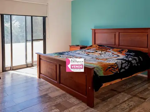 Casa moderna de 2 plantas con piscina en San José