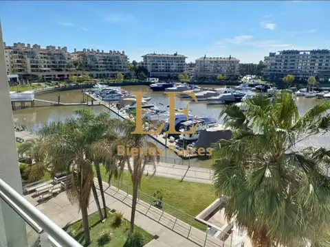 Avenida Del Puerto 100