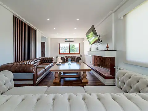 Casa 7 ambientes con 4 baños