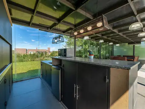 Casa 7 ambientes con 4 baños