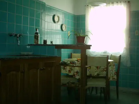 Venta excelente chalet a meda cuadra del mar