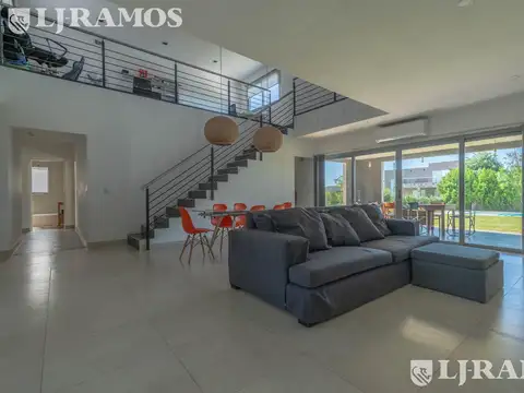 Casa en Venta con 1 cochera