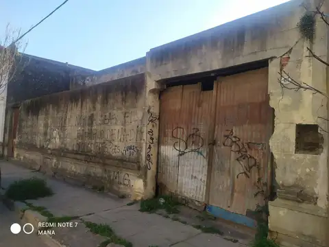 Inmueble de 325 m2. con depósito a reciclar