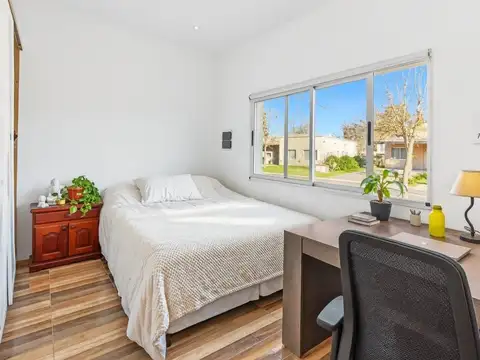 Casa 5 ambientes con 2 baños
