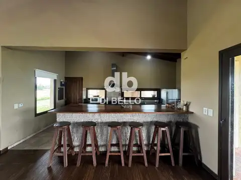 Casa en Venta con 6 cocheras