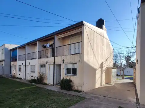 Los Jilgueros 100, Piso 0